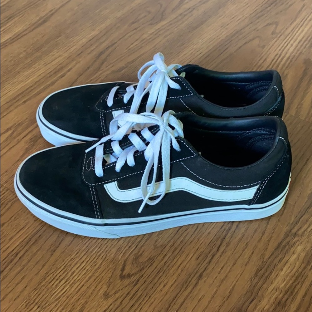 Black and white Vans Old Skool shoes!